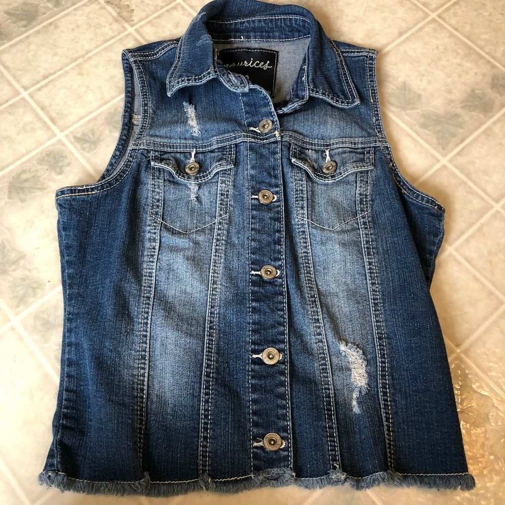 Maurices Medium WASH BLUE JEAN Denim VEST SIZE  Medium Distressed